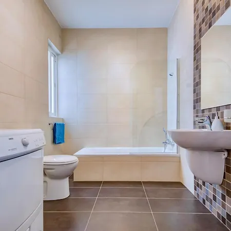 Super Location, St Julians, 2 Bedroom, Paceville Apt 7 By Vaganza San Giuliano Esterno foto