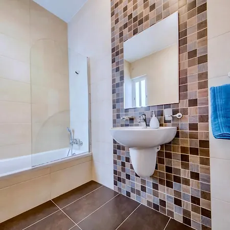Super Location, St Julians, 2 Bedroom, Paceville Apt 7 By Vaganza San Giuliano Esterno foto
