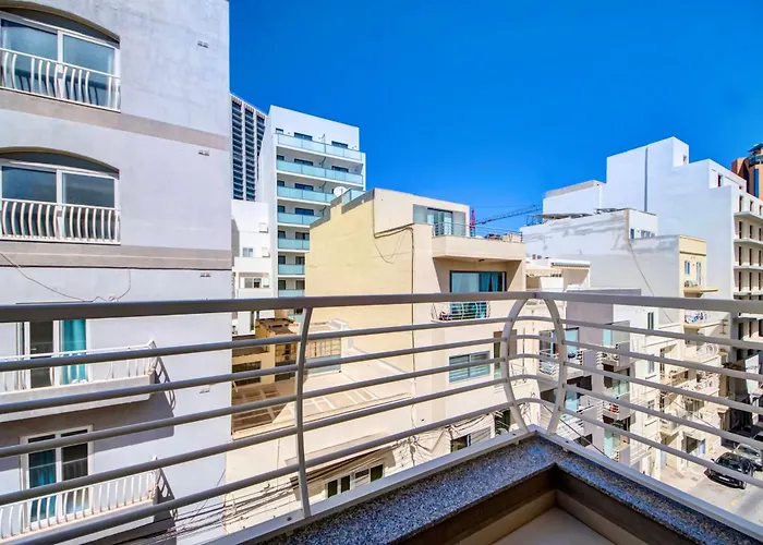 Super Location, St Julians, 2 Bedroom, Paceville Apt 7 By Vaganza