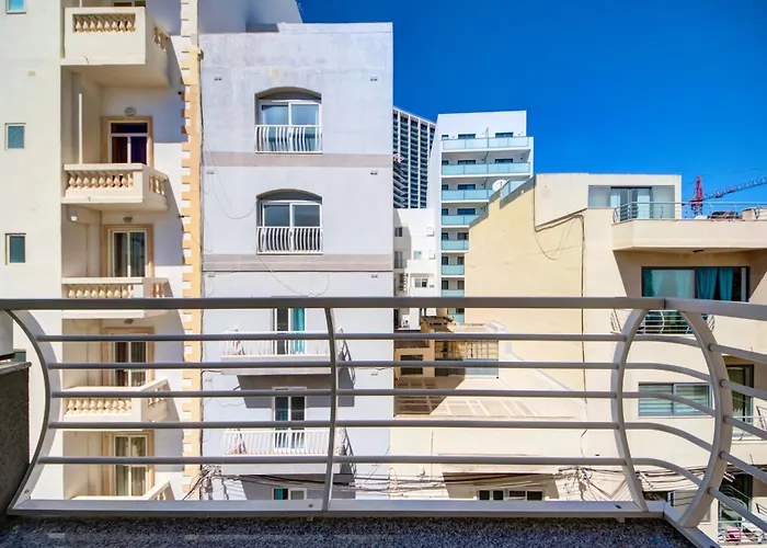 Super Location, St Julians, 2 Bedroom, Paceville Apt 7 By Vaganza